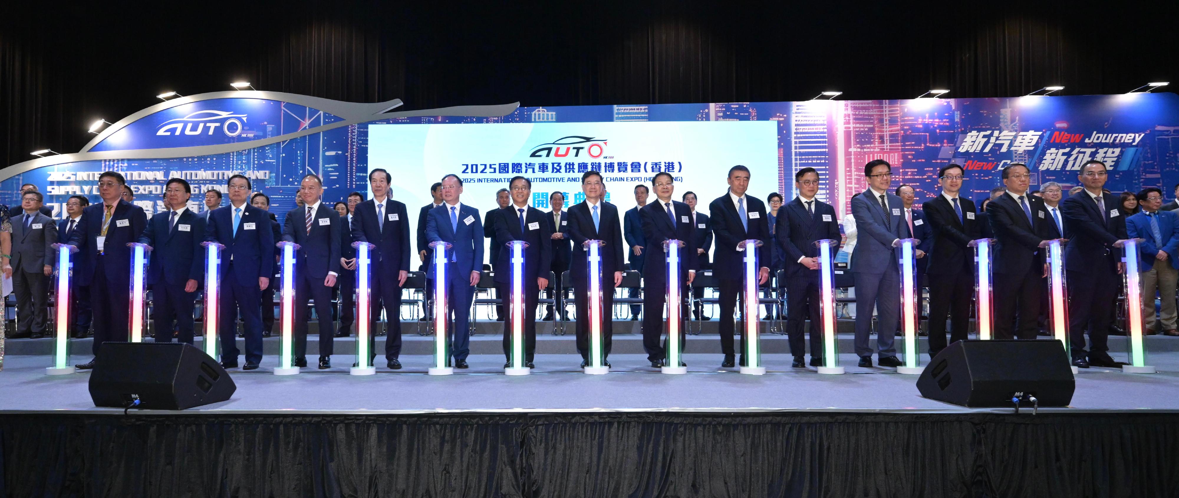 今年6月成功舉辦了「2025香港國際汽車與供應鏈博覽會」,標示着香港正在構築內地汽車產業出海的新高地。