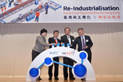 创新及科技局局长杨伟雄（右二）今日（二月二十二日）与香港科技园公司首席商务总监杨孟璋（右一）、香港生产力促进局总裁麦邓碧仪（​​左一）和香港工业总会主席郑文聪教授（左二）在TecONE年度重点活动「香港再工业化——转变与机遇」研讨会上主持仪式，象征结合「官产学研」的力量，推动「再工业化」。 TecONE是由香港科技园公司和香港生产力促进局联合开办的一站式服务中心，为科技业中小企提供全面资讯服务，亦会定期举办不同主题的讲座和活动，让中小企更深入了解社会上各项支援服务及联系业界开拓协作机会，藉以促进业务发展。