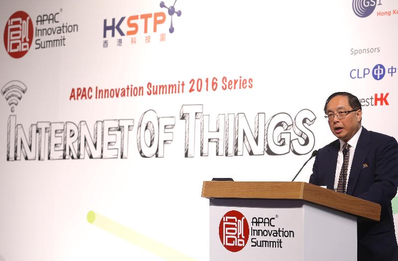 The Secretary for Innovation and Technology, Mr Nicholas W Yang, speaks at the Internet of Things Conference of the APAC Innovation Summit 2016 Series today (April 7).