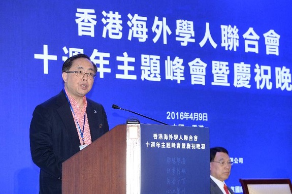 创新及科技局局长杨伟雄今日（四月九日）在香港海外学人联合会十周年主题峰会「科技创新」论坛上致辞。 