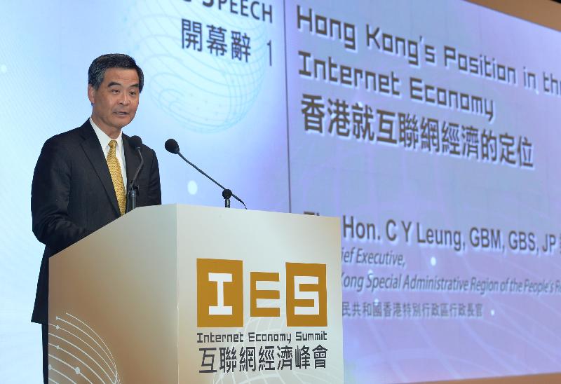 行政长官梁振英今日（四月十三日）出席在香港会议展览中心举行的互联网经济峰会2016开幕仪式，并在仪式上致辞。