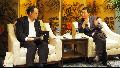 The Secretary for Innovation and Technology, Mr Nicholas W Yang (left), and the Vice Mayor of the Shenzhen Municipal Government, Mr Ai Xuefeng (right), meet in Shenzhen today (April 27) to exchange views on strengthening collaboration in innovation and technology between the two places.