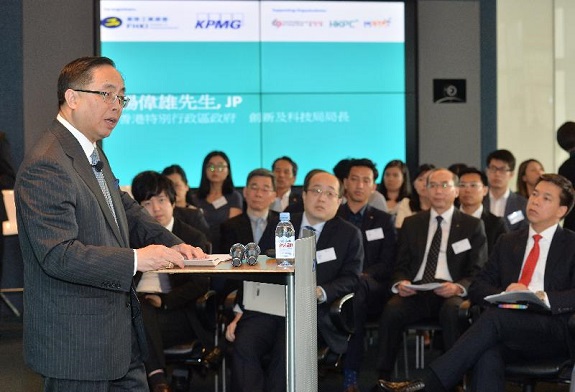 创新及科技局局长杨伟雄今日（六月十六日）在「工业家论坛2016－－香港再工业化和工业4.0」上，阐述对香港「再工业化」的看法。论坛由香港工业总会及毕马威会计师事务所合办，由十多位来自政府、工商界、科研机构、专业服务界的讲者，进行深入讨论。