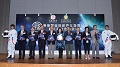 创新及科技局局长杨伟雄（左五）与香港善德基金会创会主席董吴玲玲（中）、香港科技协进会会长卫炳江教授（左四）、香港科技协进会前会长卢伟国（右五）、香港科技协进会前会长暨善德合作项目主席陈少琼（右三）及香港善德基金会创会常务副主席暨关爱科研青年发展计划筹委会主席蓝国庆（左二），今日（七月十六日）一同主持「善德关爱科研青年发展计划──2016北京、西安航天科技考察」启动礼。