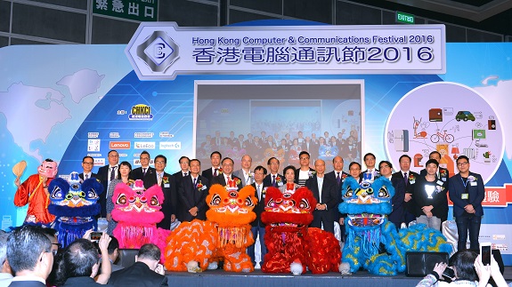创新及科技局局长杨伟雄（前排左四）今日（八月十九日）为香港电脑通讯节2016开幕典礼主礼，以示对电脑及通讯业界的支持。其他主礼嘉宾包括香港电脑商会主席郑杏霞（前排中）、香港工会联合会荣誉会长郑耀棠（前排左五）、环境局局长黄锦星（前排右五）、中央人民政府驻香港特别行政区联络办公室青年工作部部长陈林（前排右四）及政府资讯科技总监杨德斌（前排左二）。