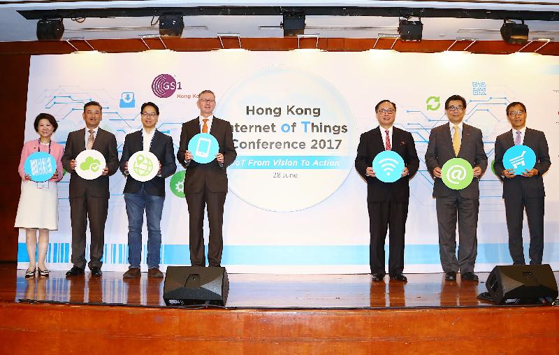 The Secretary for Innovation and Technology, Mr Nicholas W Yang (third right); the President of the Hong Kong Internet of Things Industry Advisory Council, Mr Robert Burton (fourth left); Legislative Council member Mr Charles Mok (third left); the Government Chief Information Officer, Mr Allen Yeung (second right); the Chief Executive Officer of the Hong Kong Cyberport Management Company Limited, Mr Herman Lam (second left); the Chief Executive Officer of the Hong Kong Science and Technology Parks Corporation, Mr Albert Wong (first right); and the Chief Executive of GS1 Hong Kong, Ms Anna Lin (first left), officiate at the opening ceremony of the Hong Kong Internet of Things Conference 2017 today (June 28). 