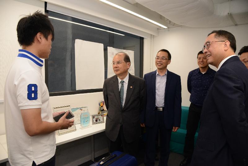 The Chief Secretary for Administration, Mr Matthew Cheung Kin-chung (second left), and the Secretary for Innovation and Technology, Mr Nicholas W Yang (first right), visit the Hong Kong Federation of Youth Groups Jockey Club Social Innovation Centre to understand how the Centre helps drive youths' inspiration for innovation and entrepreneurship today (October 26). Also present are the Executive Director of the Hong Kong Federation of Youth Groups (HKFYG), Mr Andy Ho (third left), and the Deputy Executive Director of the HKFYG, Mr Ken Ngai (fourth left).