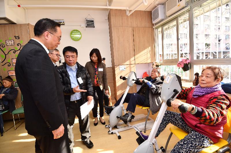 The Secretary for Innovation and Technology, Mr Nicholas W Yang (first left), watches elderly people doing fitness exercises at the SAGE Chai Wan District Elderly Community Centre today (February 13).