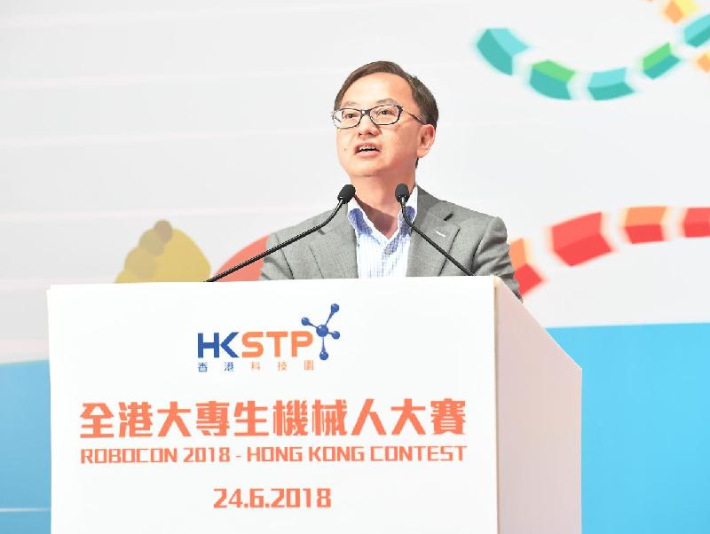 署理创新及科技局局长钟伟强博士今日（六月二十四日）在全港大专生机械人大赛2018致辞，赞扬各队伍设计的机械人灵活精巧，是本地专上科研教育的成就。