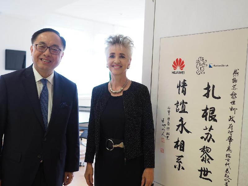 创新及科技局局长杨伟雄（左）今日（苏黎世时间六月二十七日）在苏黎世与苏黎世州政府议员Carmen Walker Späh（右）会面。