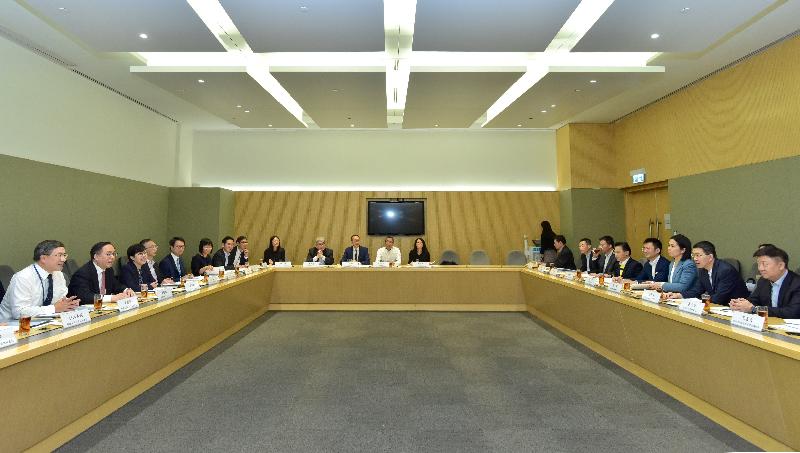 The Secretary for Innovation and Technology, Mr Nicholas W Yang (second left), and the Vice Mayor of Shenzhen Municipality, Mr Ai Xuefeng (second right), co-chair the fourth meeting of the Joint Task Force on the Development of the Hong Kong-Shenzhen Innovation and Technology Park in the Loop in Hong Kong today (November 12). Also attending the meeting are the Permanent Secretary for Innovation and Technology, Mr Cheuk Wing-hing (first left), and the Commissioner for Innovation and Technology, Ms Annie Choi (third left).