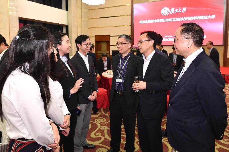The Secretary for Constitutional and Mainland Affairs, Mr Patrick Nip (second right), the Secretary for Innovation and Technology, Mr Nicholas W Yang (first right), and the Secretary for Financial Services and the Treasury, Mr James Lau (third right), today (April 21) visited Fudan University with Legislative Council members. Photo shows them chatting with Hong Kong students studying at the university to learn about their academic and everyday life.