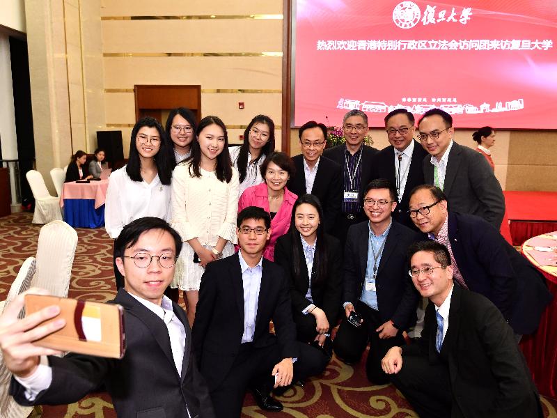 The Secretary for Constitutional and Mainland Affairs, Mr Patrick Nip (back row, fourth right), the Secretary for Innovation and Technology, Mr Nicholas W Yang (back row, second right), the Secretary for Financial Services and the Treasury, Mr James Lau (back row, third right), the Under Secretary for Commerce and Economic Development, Dr Bernard Chan (front row, first right), and Legislative Council members line up for a group photo with Hong Kong students studying at the Fudan University in Shanghai, during their visit to the university today (April 21).