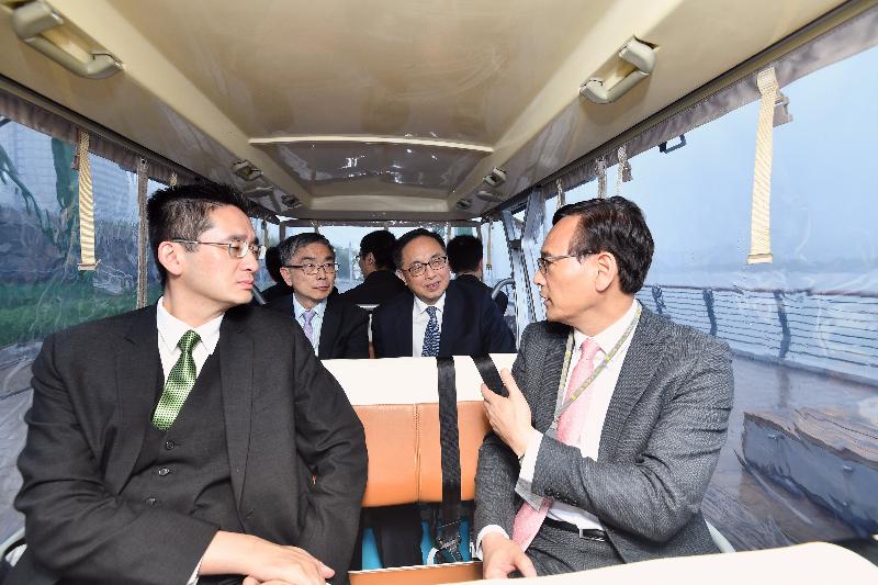 The Secretary for Innovation and Technology, Mr Nicholas W Yang (second right); the Secretary for Financial Services and the Treasury, Mr James Lau (second left); the Under Secretary for Commerce and Economic Development, Dr Bernard Chan (first left), and Legislative Council members boarded on a shuttle vehicle and toured Shanghai's landmark cultural project West Bund Xuhui Waterfront on April 22.