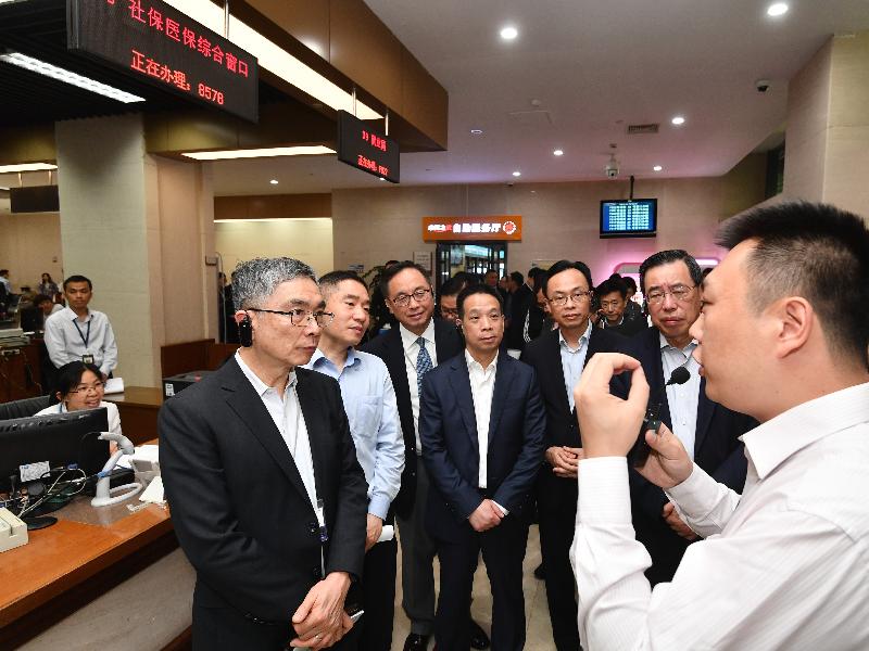 The Secretary for Constitutional and Mainland Affairs, Mr Patrick Nip (third right); the Secretary for Innovation and Technology, Mr Nicholas W Yang (third left); the Secretary for Financial Services and the Treasury, Mr James Lau (first left); and Legislative Council members today (April 23) visit the Hangzhou Public Service Center to learn about how the municipal government streamlined procedures to provide one-stop service to process a variety of applications from residents and enterprises.