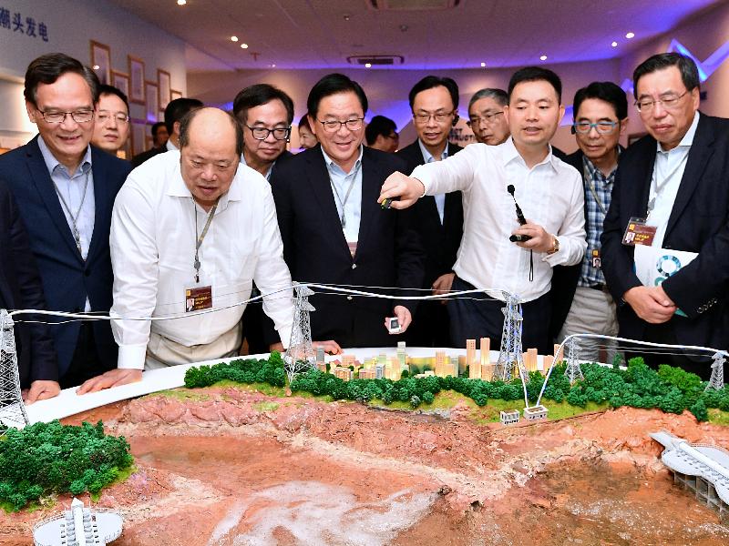 The Secretary for Constitutional and Mainland Affairs, Mr Patrick Nip (fifth right), and the Secretary for Financial Services and the Treasury, Mr James Lau (fourth right), together with Legislative Council members visit a company specialising in ocean energy application technologies in Hangzhou High-tech Industrial Development Zone today (April 24).