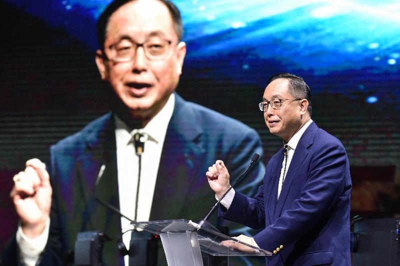 The Secretary for Innovation and Technology, Mr Nicholas W Yang, witnesses the opening of the new e-sports competition venue at the Digital Entertainment Leadership Forum 2019 today (July 16).
