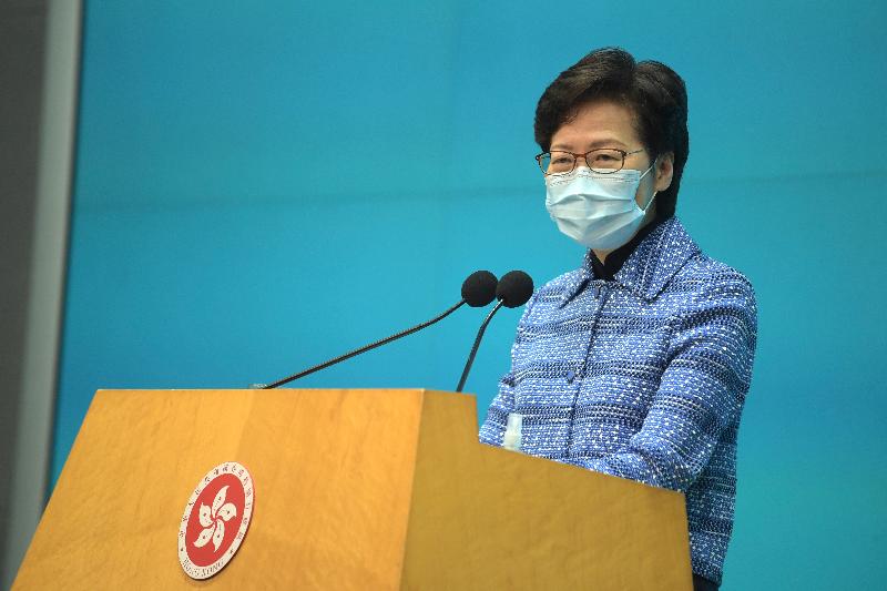 行政长官林郑月娥今日（四月二十二日）联同公务员事务局局长聂德权、民政事务局局长徐英伟、政制及内地事务局局长曾国卫、财经事务及库务局局长许正宇和创新及科技局局长薛永恒在添马政府总部会见传媒。图示林郑月娥在会见传媒环节作开场发言。