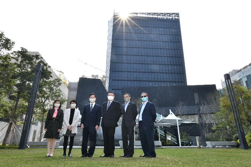 The Secretary for Innovation and Technology, Mr Alfred Sit (third left); the Permanent Secretary for Innovation and Technology, Ms Annie Choi (second left); the Commissioner for Innovation and Technology, Ms Rebecca Pun (first left); the Chairman of the Board of Directors of the Hong Kong Science and Technology Parks Corporation (HKSTPC), Dr Sunny Chai (third right); the Chief Executive Officer of the HKSTPC, Mr Albert Wong (second right); and the Chief Project Development Officer of the HKSTPC, Mr Simon Wong (first right), are shown in front of the Data Technology Hub today (January 28).