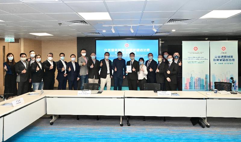 The Secretary for Innovation and Technology, Mr Alfred Sit (seventh right), together with the Permanent Secretary for Innovation and Technology, Ms Annie Choi (sixth right); the Under Secretary for Innovation and Technology, Dr David Chung (second right); and the Political Assistant to the Secretary for Innovation and Technology, Ms Lillian Cheong (first left), today (March 31) held three briefing sessions to brief the innovation and technology sector on the approval by the Standing Committee of the National People's Congress of the amended Annex I to the Basic Law on Method for the Selection of the Chief Executive of the Hong Kong Special Administrative Region and Annex II to the Basic Law on Method for the Formation of the Legislative Council of the Hong Kong Special Administrative Region and its Voting Procedures. Photo shows Mr Sit with briefing session participants.
