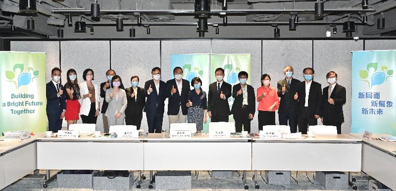 The Secretary for Innovation and Technology, Mr Alfred Sit (sixth right), together with the Permanent Secretary for Innovation and Technology, Ms Annie Choi (seventh right); the Under Secretary for Innovation and Technology, Dr David Chung (first right); and the Commissioner for Innovation and Technology, Ms Rebecca Pun (fifth left), met with representatives of the Hong Kong Academy of Sciences today (October 8) to elaborate on the innovation and technology initiatives outlined in "The Chief Executive's 2021 Policy Address".