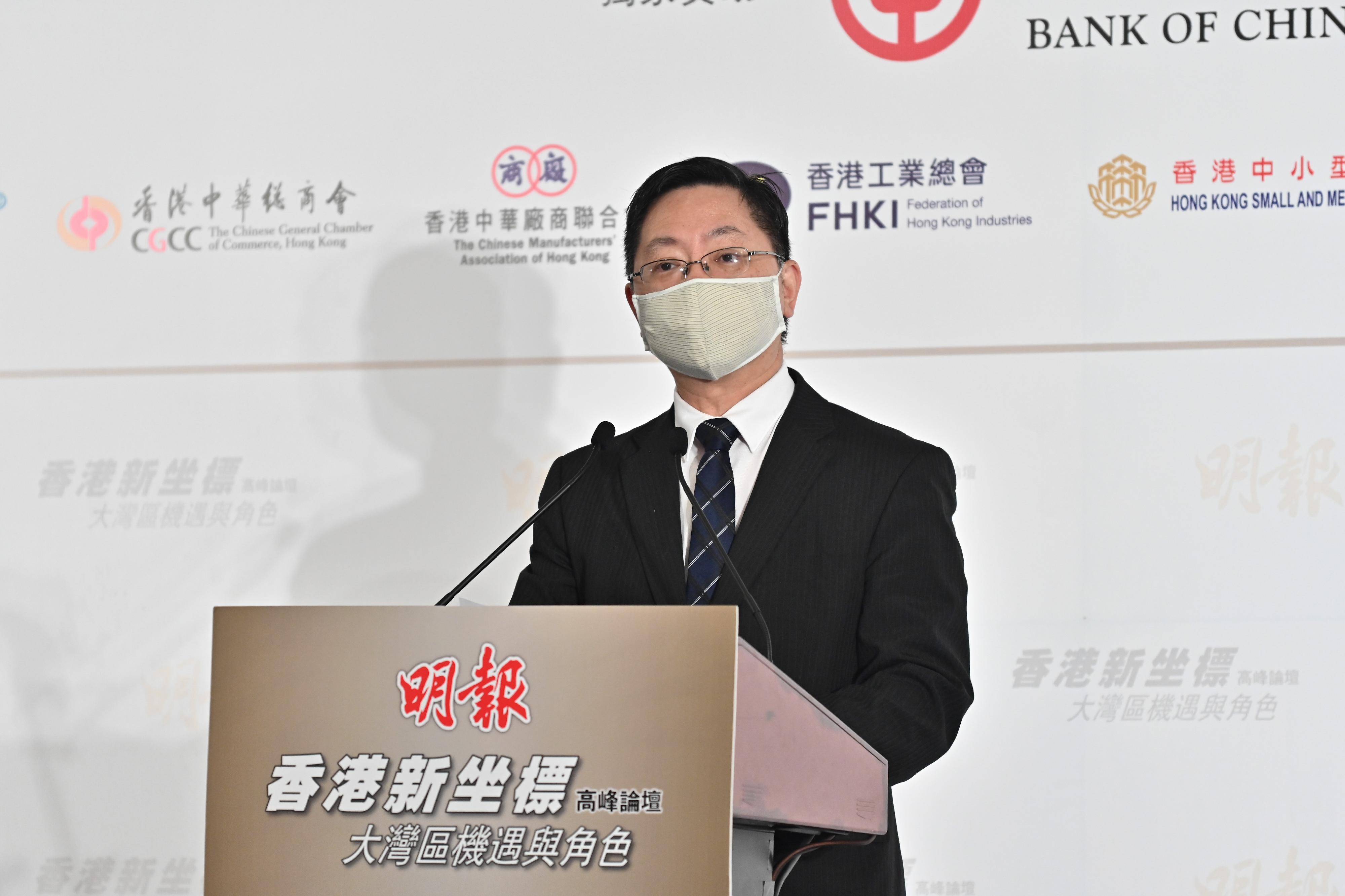 Addressing a symposium on the Guangdong-Hong Kong-Macao Greater Bay Area today (December 10), the Secretary for Innovation and Technology, Mr Alfred Sit, said the Government will continue to grasp the opportunities brought about by national development to facilitate high-quality development of the international innovation and technology (I&T) hub in the Greater Bay Area, and make greater contributions to the nation's advancement in I&T.