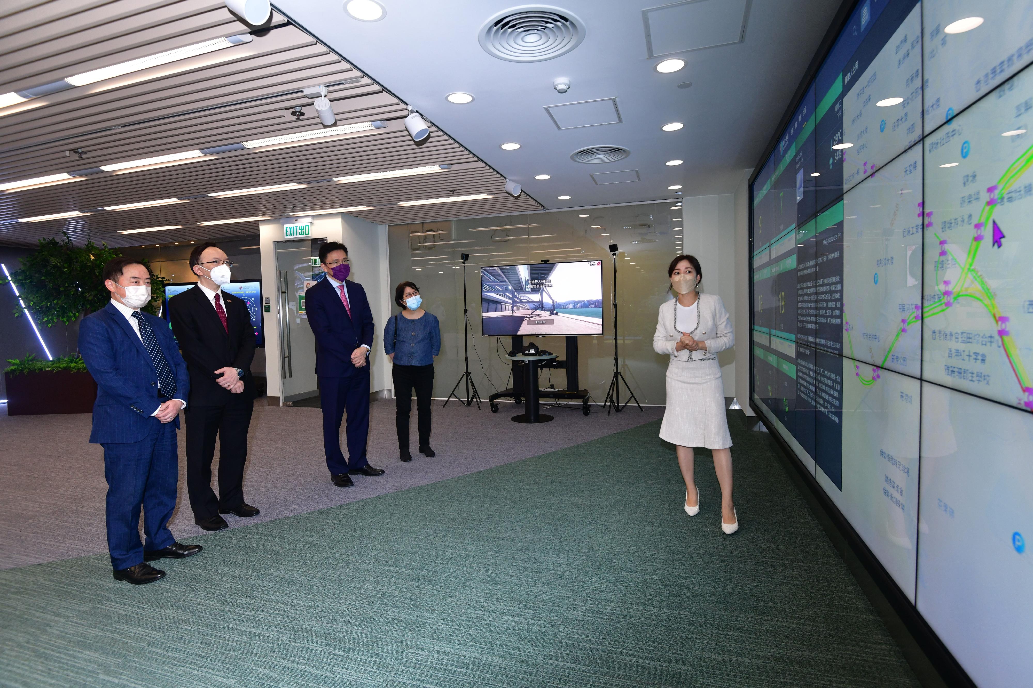 The Secretary for Innovation, Technology and Industry, Professor Sun Dong (centre), accompanied by the Permanent Secretary for Innovation, Technology and Industry, Ms Annie Choi (second right); the Government Chief Information Officer, Mr Victor Lam (second left); and the Deputy Government Chief Information Officer, Mr Tony Wong (first left), visits the Smart Government Innovation Lab located at Cyberport today (July 5).