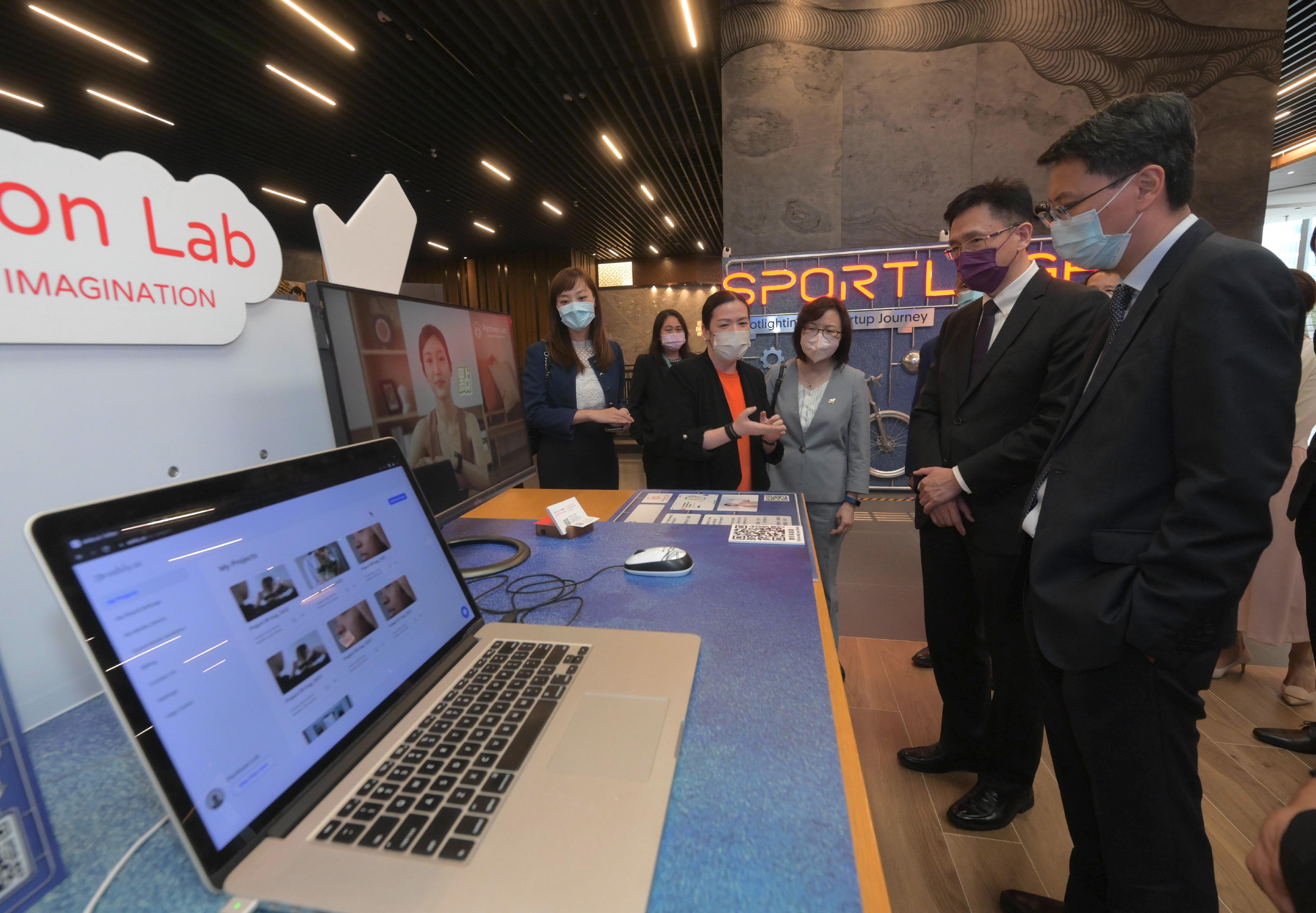 The Secretary for Innovation, Technology and Industry, Professor Sun Dong (second right), today (August 9), receives a briefing on the technologies and products of innovation and technology start-ups during his visit to the Sportlight area of the Hong Kong Science Park. Also present are the Permanent Secretary for Innovation, Technology and Industry, Mr Eddie Mak (first right); the Under Secretary for Innovation, Technology and Industry, Ms Lillian Cheong (first left); and the Commissioner for Innovation and Technology, Ms Rebecca Pun (third left).
