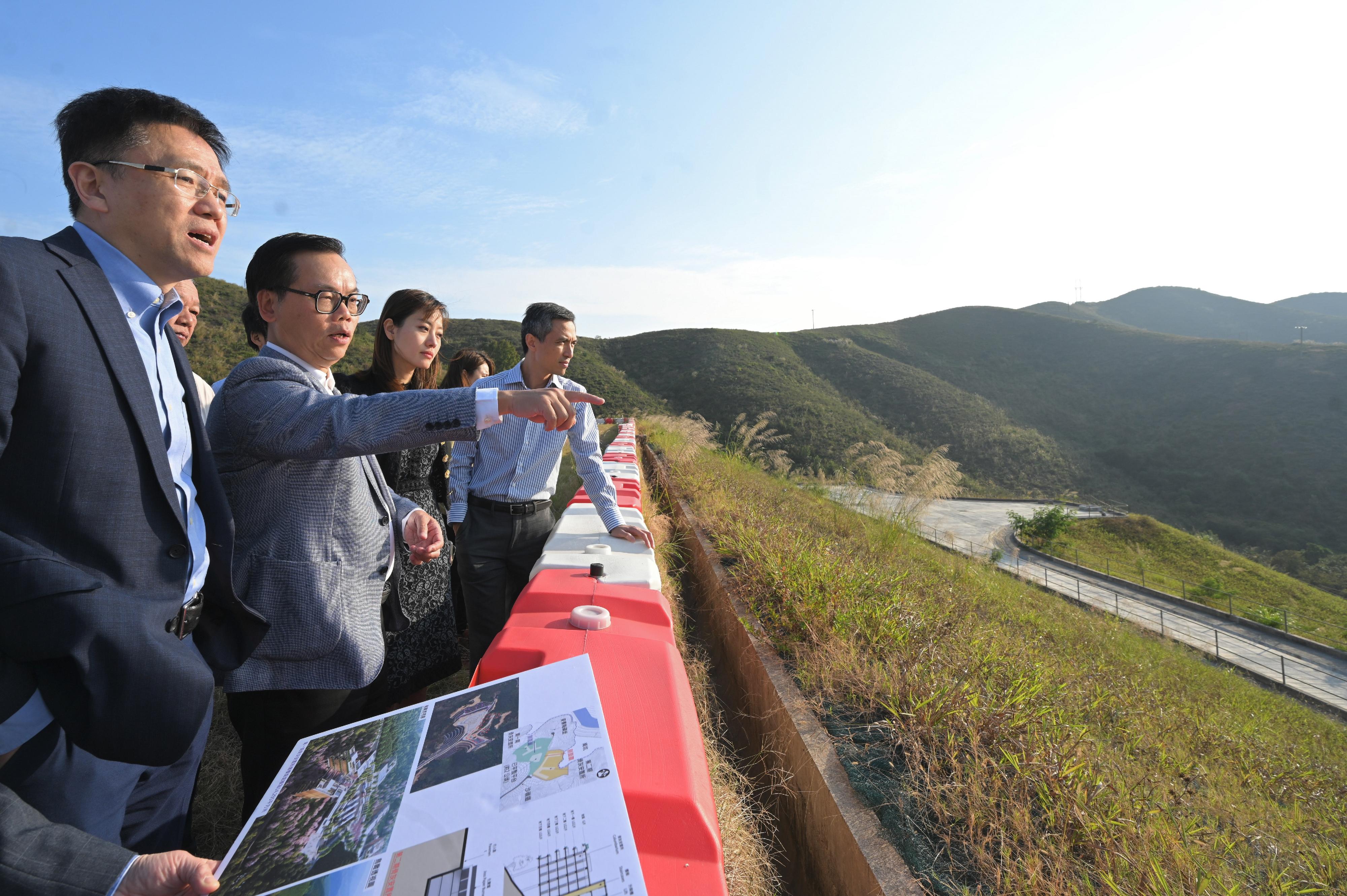 The Secretary for Innovation, Technology and Industry, Professor Sun Dong, today (December 1) inspected a new site for innovation and technology (I&T) use in Sandy Ridge in North District, and saw for himself the site’s development potential for I&T purposes. Picture shows Professor Sun (first left) and the Under Secretary for Innovation, Technology and Industry, Ms Lillian Cheong (second right), being briefed on the situation of the site. The Director of the Northern Metropolis Co-ordination Office of the Development Bureau, Mr Vic Yau (first right), also joined the visit.