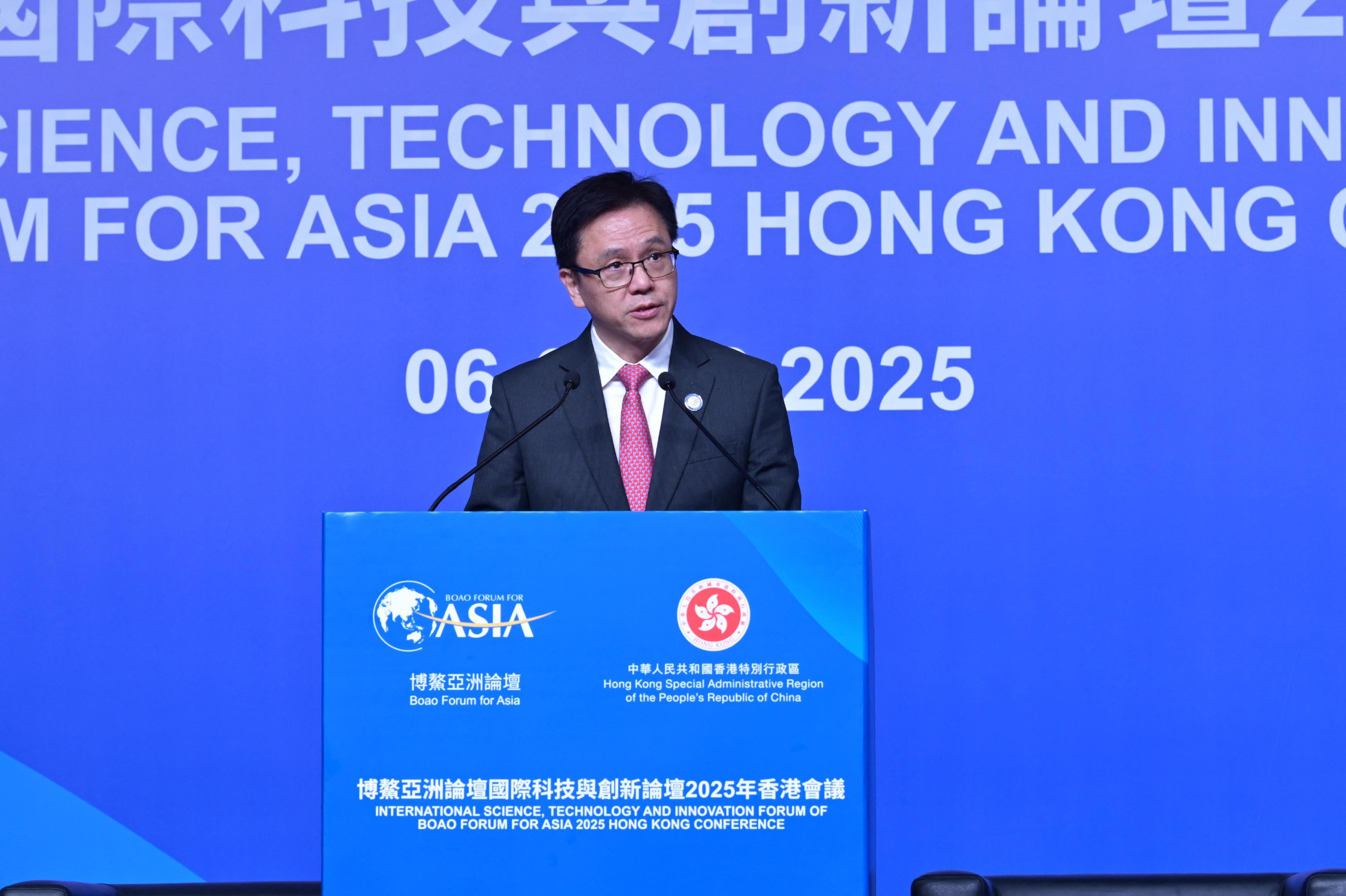 由香港特別行政區政府與博鰲亞洲論壇聯合主辦的博鰲亞洲論壇國際科技與創新論壇2025年香港會議，一連兩日（六月六及七日）於香港會議展覽中心舉行。圖示創新科技及工業局局長孫東教授今日（六月七日）在香港專場論壇致辭。