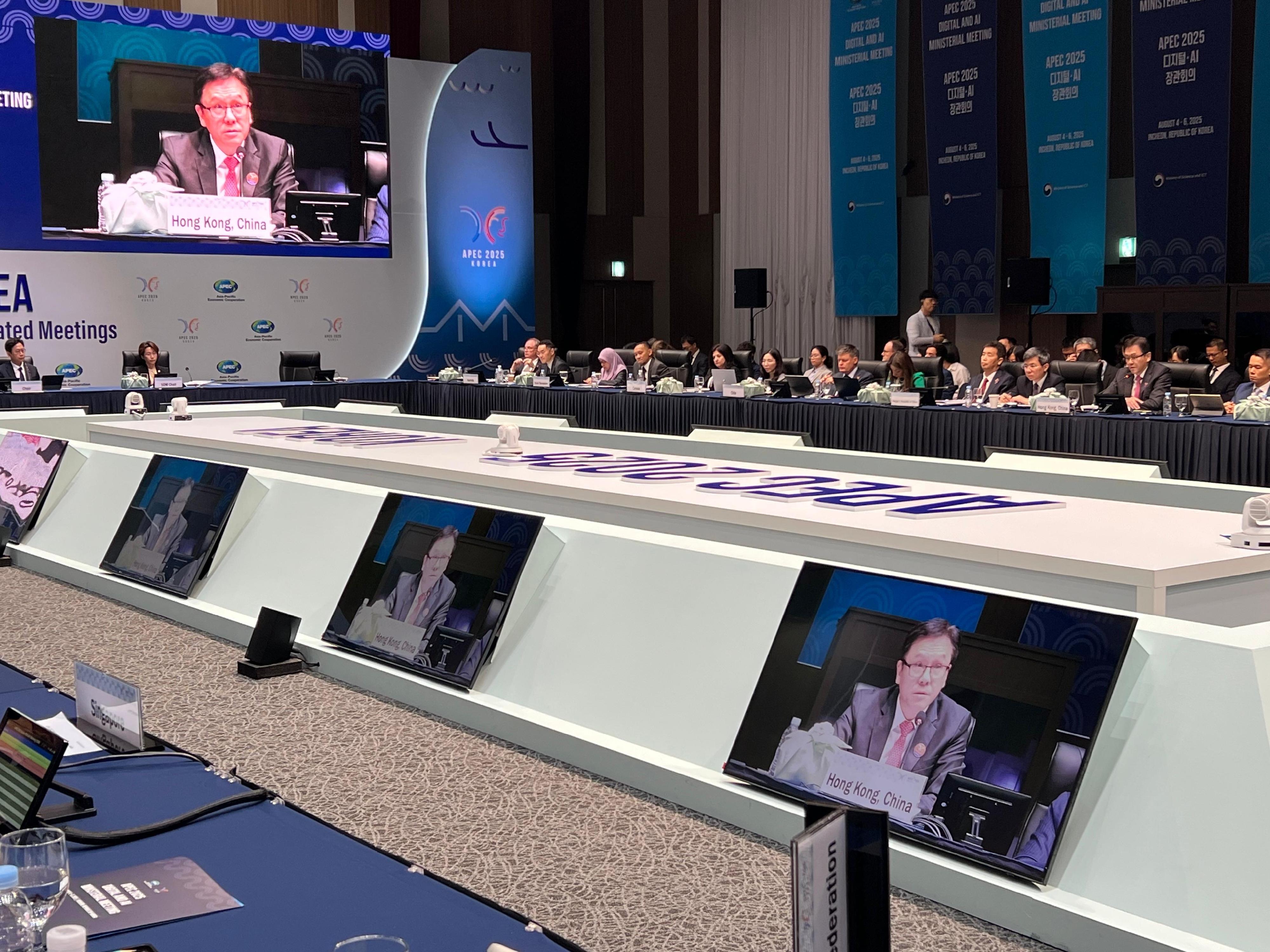 The Secretary for Innovation, Technology and Industry, Professor Sun Dong, attended the Asia-Pacific Economic Cooperation Digital and AI Ministerial Meeting in Incheon, Korea, today (August 4). Photo shows Professor Sun speaking at “Session 3: Creating a Safe and Trustworthy Digital and AI Ecosystem”.