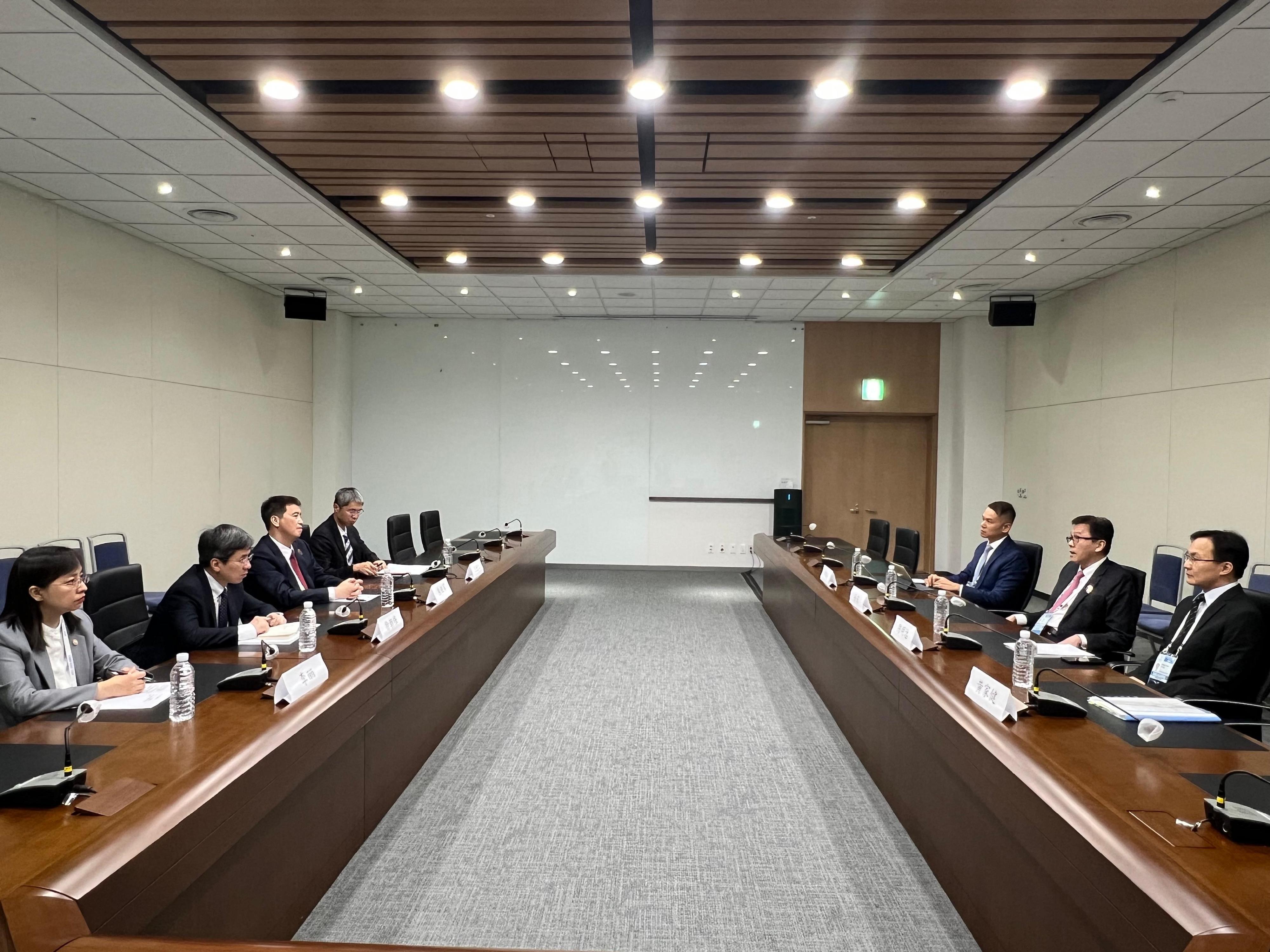 The Secretary for Innovation, Technology and Industry, Professor Sun Dong, attended the Asia-Pacific Economic Cooperation Digital and Al Ministerial Meeting (DMM) in Incheon, Korea today (August 4). Photo shows Professor Sun (second right) meeting with Vice Minister of Industry and Information Technology Mr Xiong Jijun (third left) on the margins of the DMM.