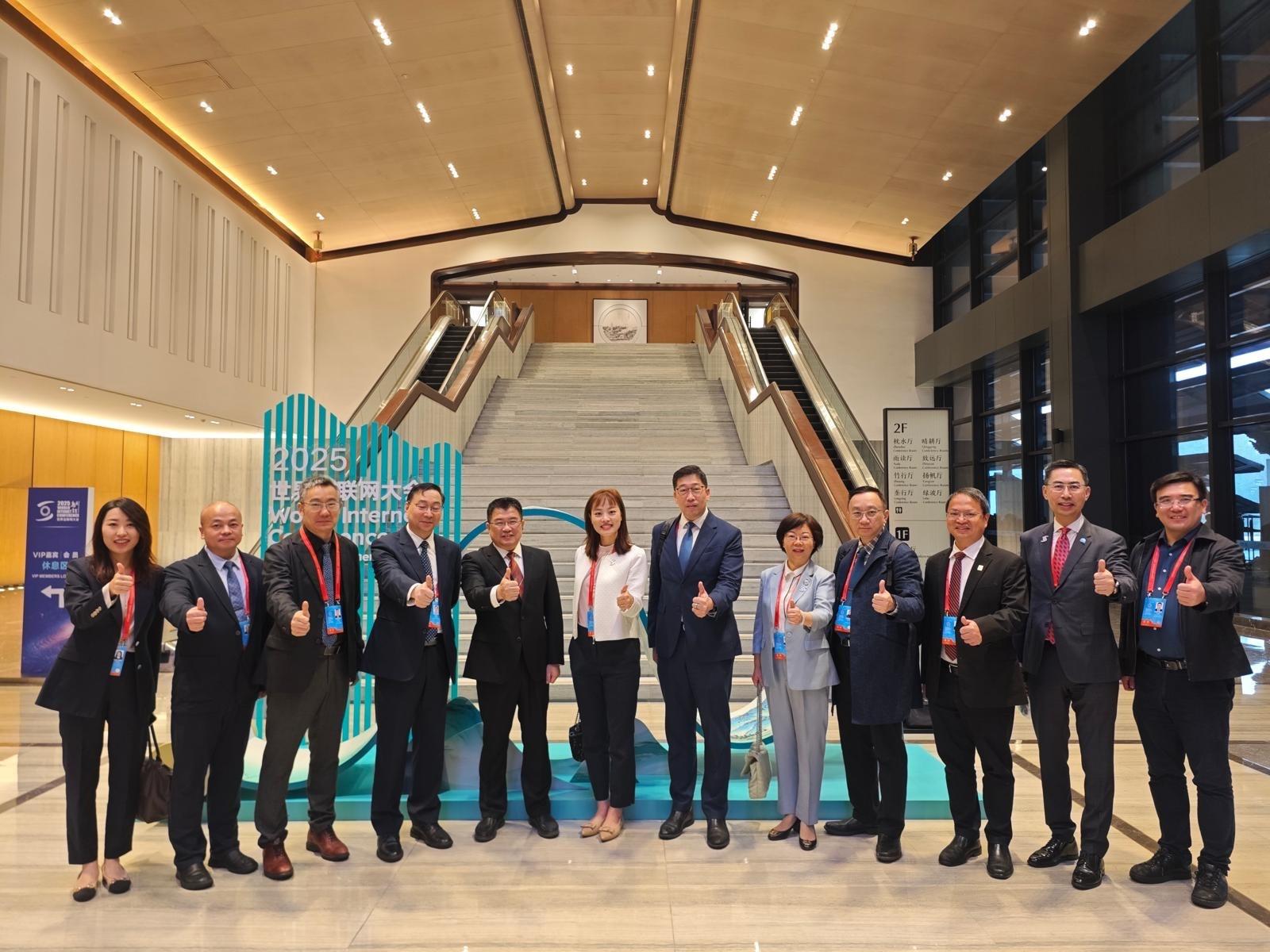 The Under Secretary for Innovation, Technology and Industry, Ms Lillian Cheong (sixth left), and the Deputy Commissioner (Digital Infrastructure), Mr Daniel Cheung (sixth right), attended the opening ceremony and plenary session of the 2025 World Internet Conference Wuzhen Summit yesterday (November 7).