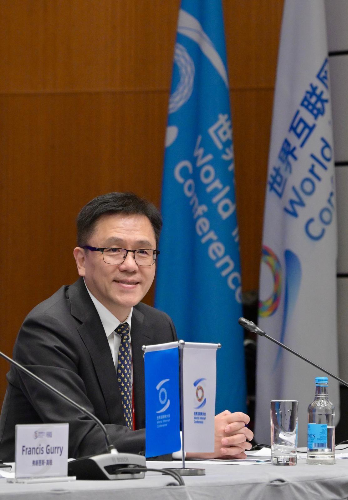 創新科技及工業局局長孫東教授與世界互聯網大會秘書長任賢良今日（四月十三日）共同主持2026年世界互聯網大會亞太峰會部長級會議。圖示孫東教授出席會議。