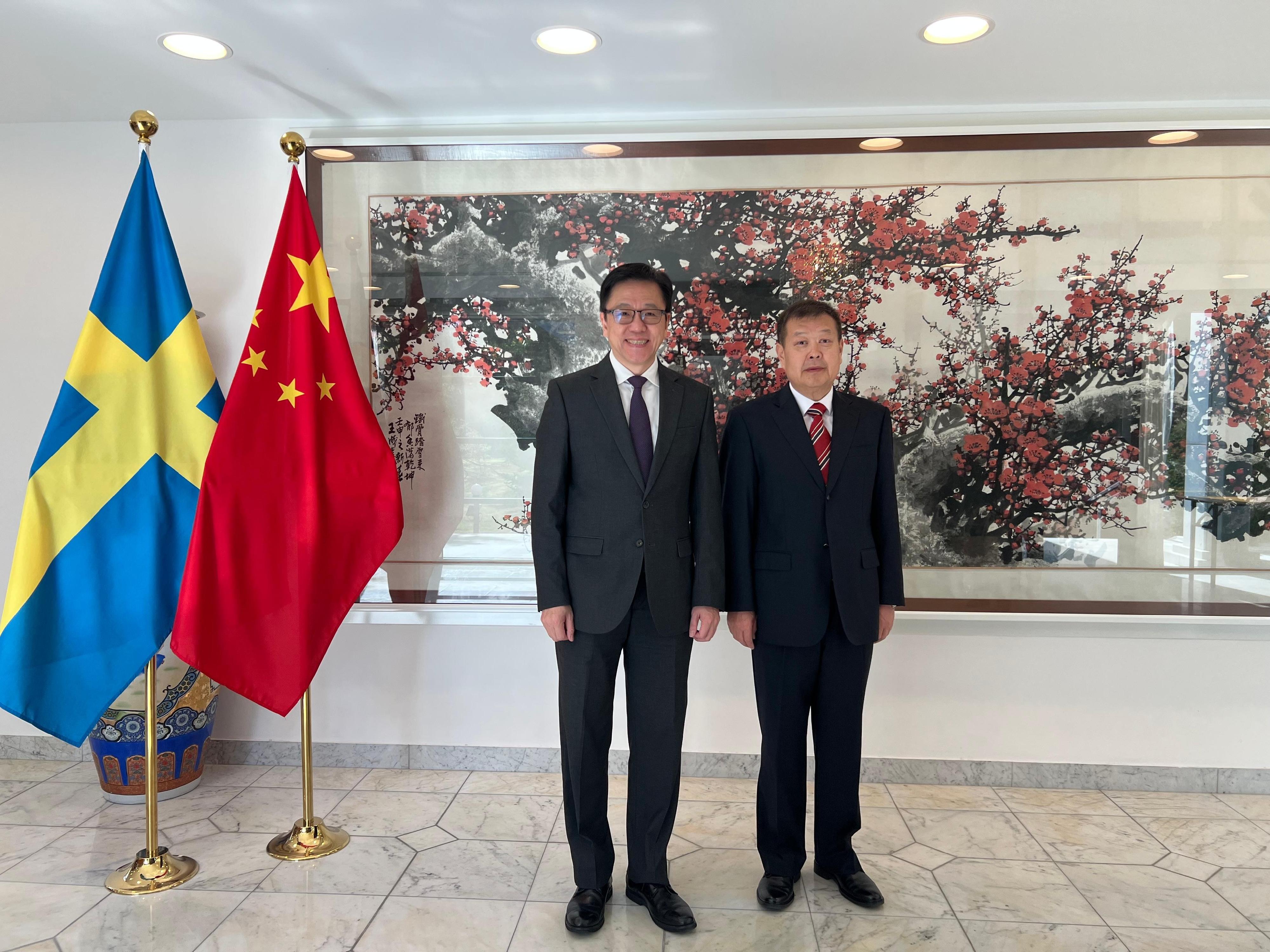 The Secretary for Innovation, Technology and Industry, Professor Sun Dong (left), called on the Ambassador Extraordinary and Plenipotentiary of the People's Republic of China to the Kingdom of Sweden, Mr Zhou Limin (right), in Stockholm, Sweden on May 11 (Stockholm time).