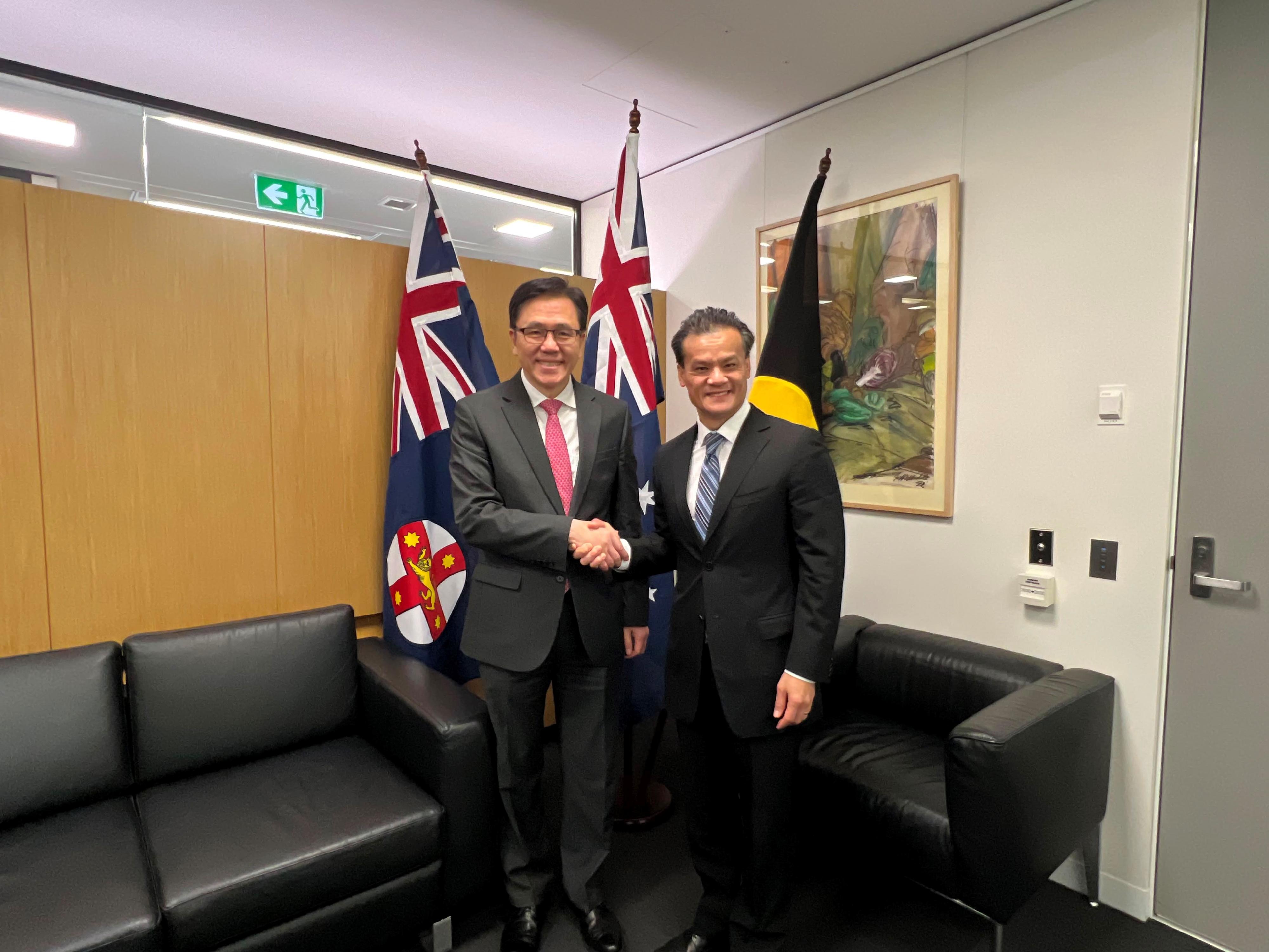 The Secretary for Innovation, Technology and Industry, Professor Sun Dong (left), met with the Minister for Better Regulation and Fair Trading, Minister for Industry and Trade, Minister for Innovation, Science and Technology, Minister for Building and Minister for Corrections of New South Wales, Australia, Mr Anoulack Chanthivong (right), in Sydney, Australia, today (June 22, Sydney time).