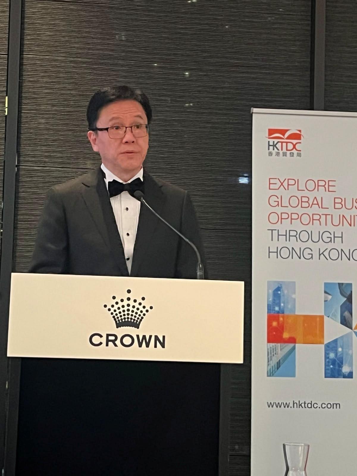 The Secretary for Innovation, Technology and Industry, Professor Sun Dong, attended the Hong Kong-Australia Business Association National Business Awards Gala Dinner in Melbourne, Australia, today (June 23, Melbourne time). Photo shows Professor Sun delivering a keynote speech at the gala dinner.